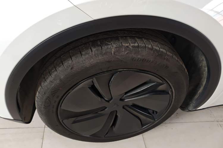 Used Tesla Model Y 2025 Rear-Wheel-Drive Version
