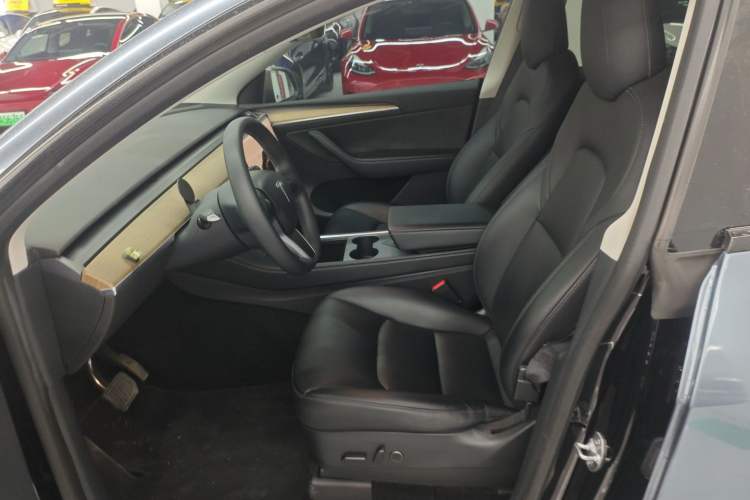 Used Tesla Model Y 2022 Long-Range All-Wheel-Drive Version
