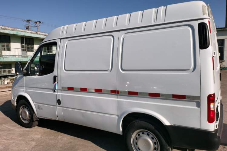 Used JMC Transit 2019 2.8T Commercial Version Short Wheelbase Mid-Roof 3-Seater China VI Standard JX493