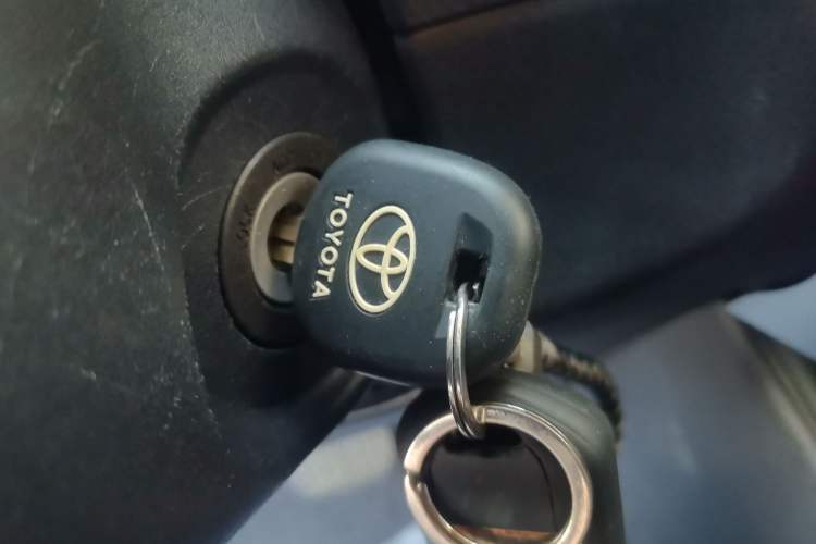 Used Toyota YARiS L 2016 Revised Version 1.5G CVT with Dynamic Sunroof
