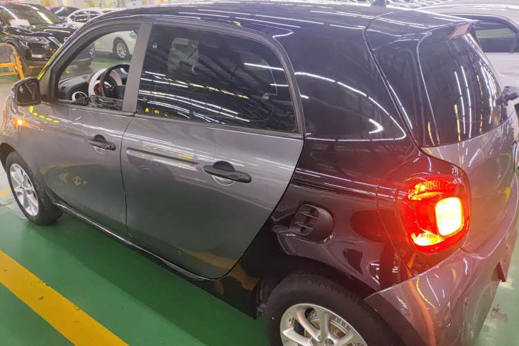 Used  forfour 2016 1.0L 52 kW Dynamic Edition
