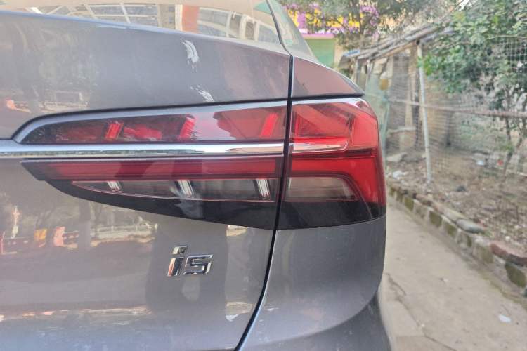 Used Roewe i5 2021 1.5L CVT Platinum Edition
