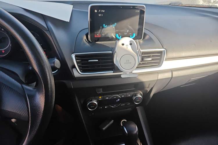 Used Mazda Mazda 3 Axela 2016 Sedan 1.5L Automatic Luxury Model
