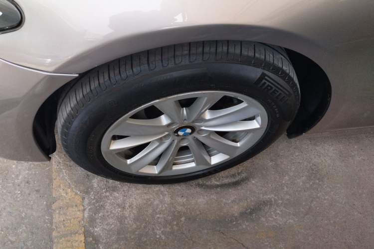 Used BMW 5 Series 2014 520Li Elegant Model
