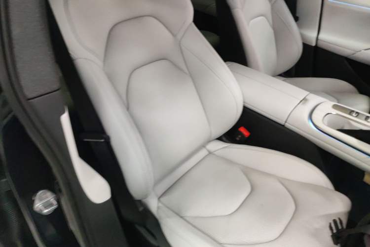 Used  SU7 2024 Rear-Drive Long-Range Intelligent Driving Version
