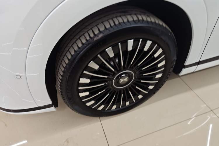 Used XPeng X9 2025 740 Ultra-Long Range Max
