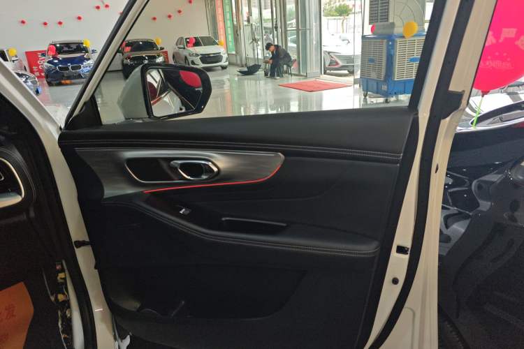 Used GAC Trumpchi GS8 2022 Linghang Series 2.0 TGDI Two-Wheel-Drive Luxury Smart Connectivity Version (7 Seats)
