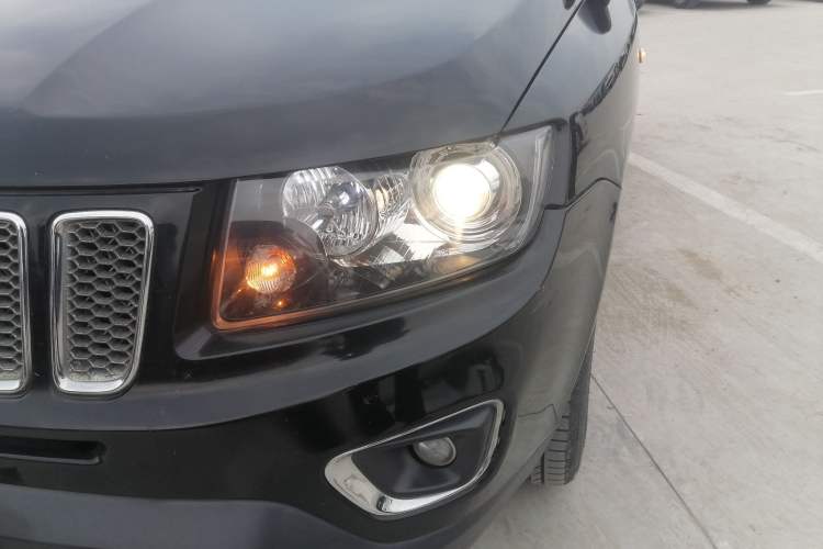 Used  Compass (Import) 2014 Revised Version 2.0L Two-Wheel Drive Elite Edition
