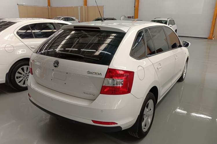 Used Skoda Rapid Spaceback 2014 1.6L Automatic Enjoyment Edition
