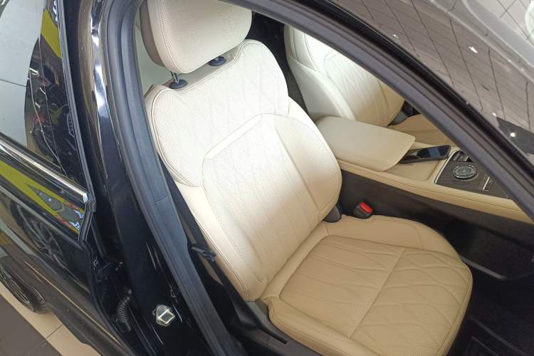 Used Geely Auto Monjaro L 2025 Dongfang Yao 2.0TD Automatic Lanxing Edition
