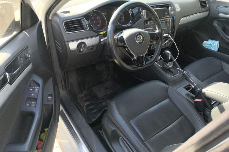 Used Volkswagen Sagitar 2015 230TSI Automatic Comfort Version