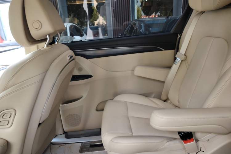 Used Buick GL8 2022 ES Landtrek 653T Luxury Edition