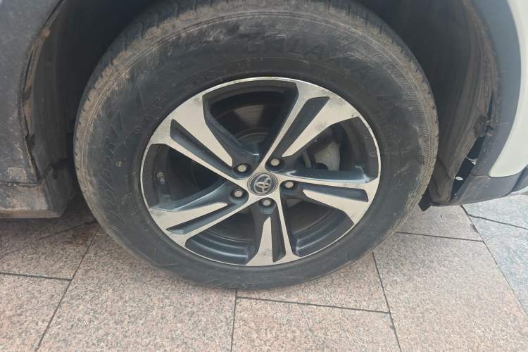 Used Toyota RAV4 2015 2.0L CVT Two-Wheel Drive Fashion Edition
