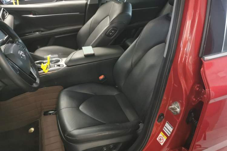 Used Toyota Camry 2018 2.0G Luxury Edition
