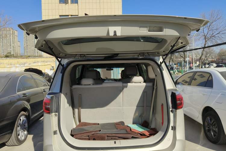 Used Buick GL8 2021 ES Landtrek 653T Comfort Edition