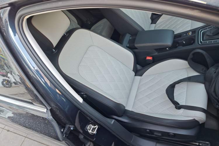 Used Volkswagen Magotan 2023 2 Million Units Commemorative Edition 330TSI DSG Luxury Version
