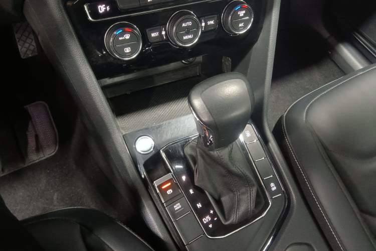 Used Volkswagen Tiguan L 2019 Revised Version 280TSI Automatic Two-Wheel Drive Panoramic Comfort Edition China VI Standard