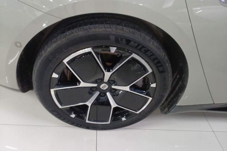 Used  SU7 2024 Rear-Drive Long-Range Intelligent Driving Version
