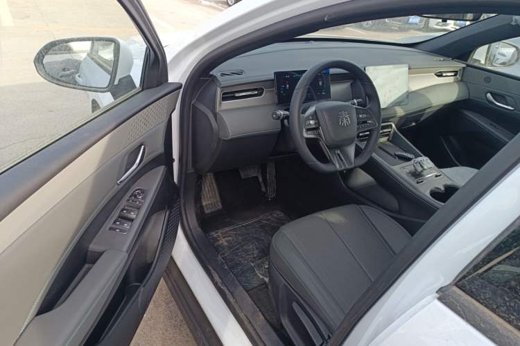 Used BYD Qin PLUS 2025 DM-i Smart Drive 55KM Leading Model
