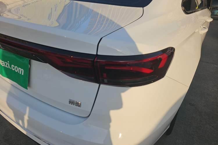 Used Geely Auto Emgrand 2025 4th Generation 1.5L CVT Flagship Version
