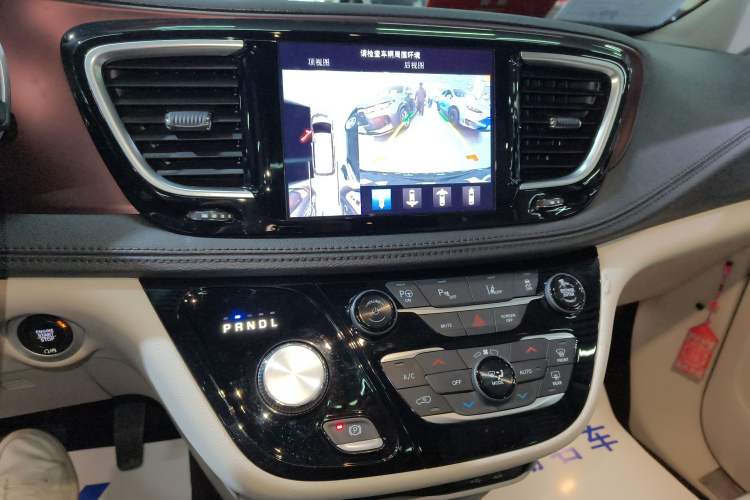 Used Chrysler Grand Voyager 2017 3.6L Premium Edition