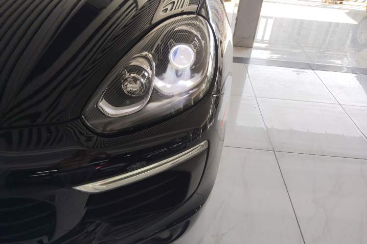 Used Porsche Cayenne 2015 3.6L automatic transmission U.S. specification
