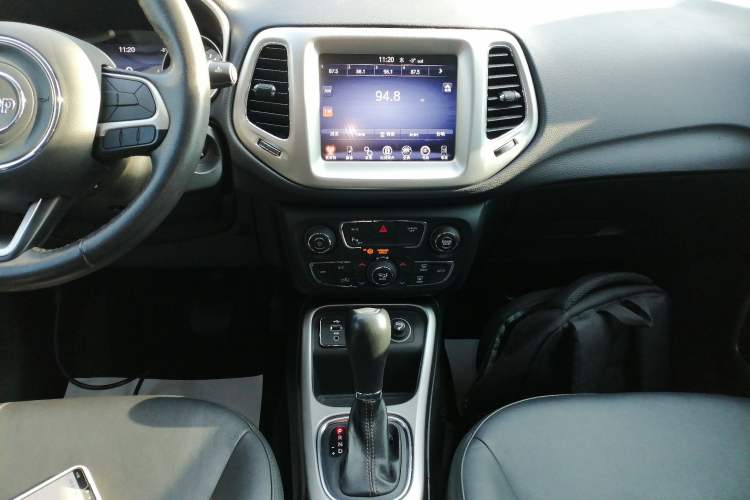 Used  Compass 2017 200T Automatic Family Edition
