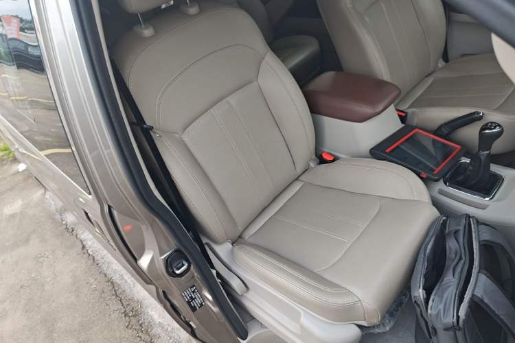 Used FORTHING Lingzhi 2020 M5L 1.6L Luxury 7-Seater
