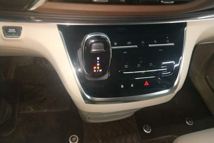 Used Buick GL8 2023 Land Executive Class Smart Enjoyment Model
