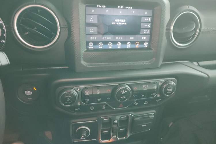 Used  Wrangler 2019 2.0T Sahara 4-Door Version China V Standard
