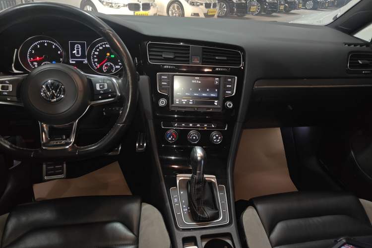 Used Volkswagen Golf 2017 280TSI Automatic R-Line Million-Vehicle Commemorative Edition
