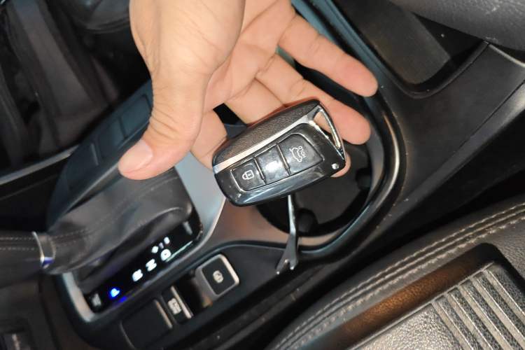 Used Hyundai Santa Fe 2013 2.4L Automatic Two-Wheel Drive Smart Version
