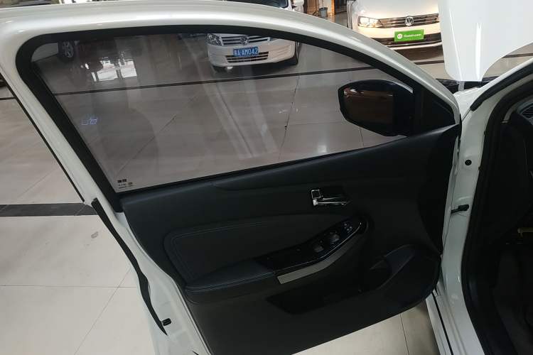 Used Venucia T70 2016 1.6L Manual Ruixing Edition
