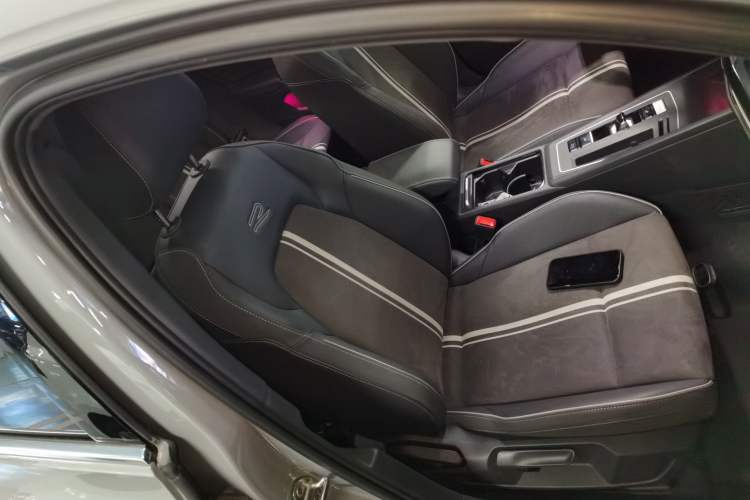 Used Volkswagen Golf 2023 Facelift 280TSI DSG R-Line Lite
