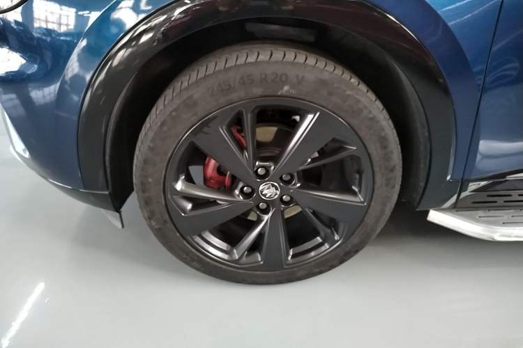 Used Buick Envision 2022 Encore S GS Two-Wheel Drive Smart & Sporty Model
