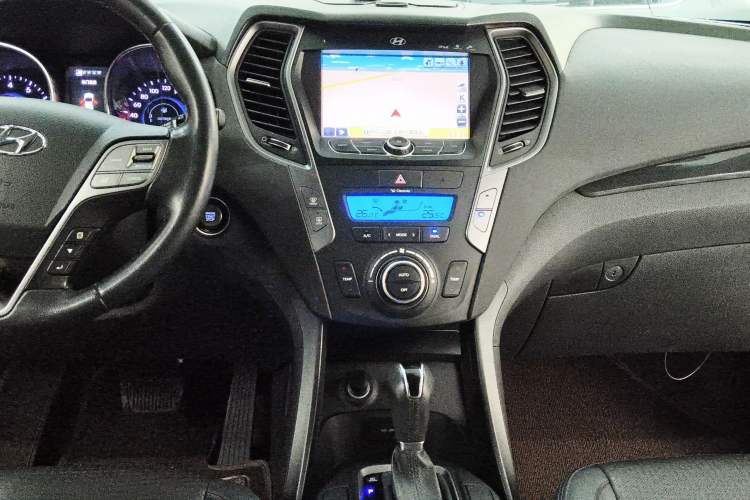 Used Hyundai Santa Fe 2013 2.4L Automatic Two-Wheel Drive Smart Version
