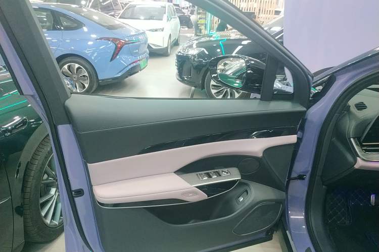 Used Hongqi Tiangong 08 2025 680 Ultra Four-Wheel-Drive Version
