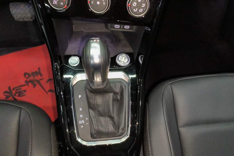 Used Volkswagen T-ROC 2021 280TSI DSG Two-Wheel Drive Comfort Connect Edition
