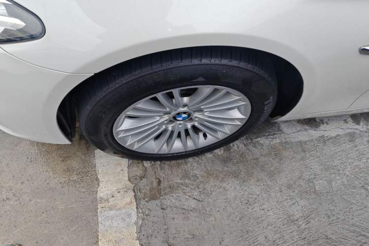 Used BMW 5 Series 2014 525Li Leading Model
