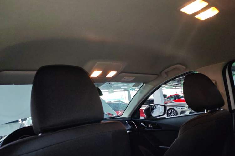 Used Mazda Mazda 3 Axela 2014 Sedan 1.5L Automatic Comfort Model
