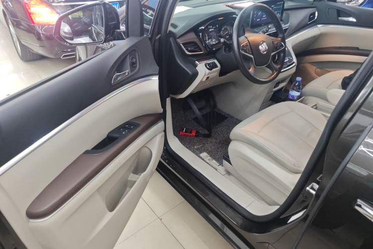 Used Buick GL8 2021 Land Cruiser Executive Class 652T Luxury Model
