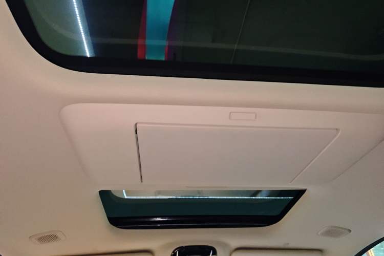 Used VOYAH Dream 2025 PHEV Four-Wheel Drive Prestige Kunpeng Edition
