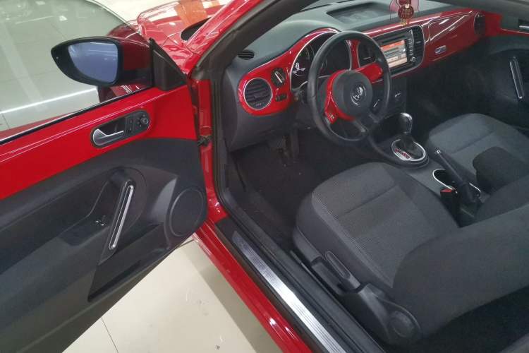 Used Volkswagen Beetle 2015 180TSI model
