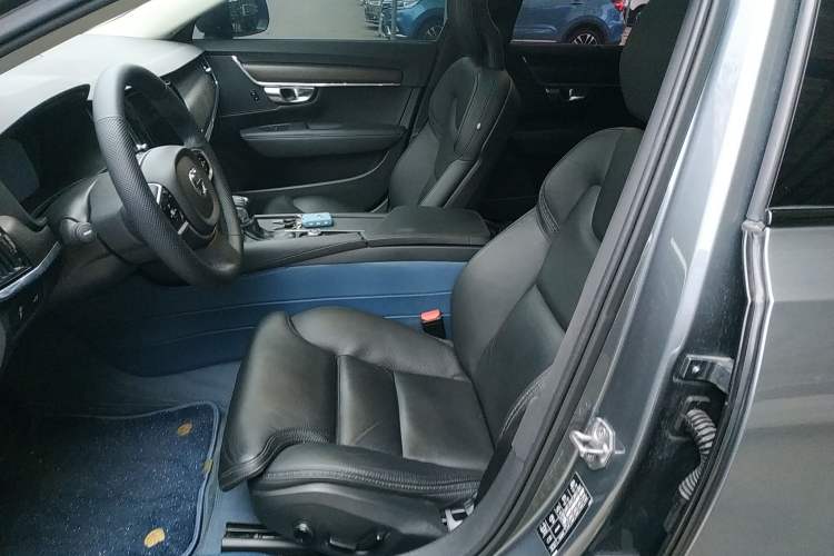 Used Volvo V90 2017 Cross Country T5 AWD Smart Range Edition
