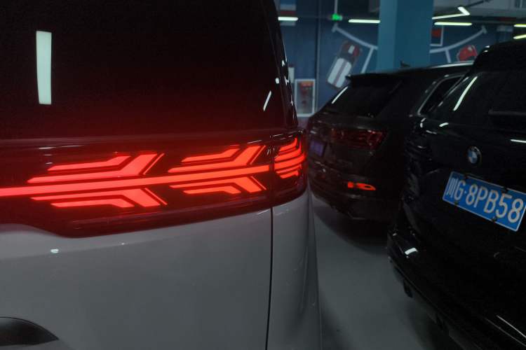 Used Denza D9 2022 DM-i 970 Four-Wheel Drive Flagship Model
