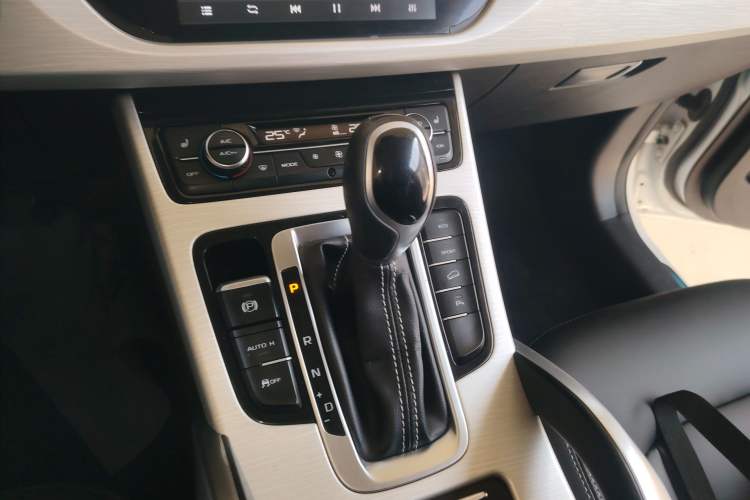 Used Geely Auto Emgrand X7 Sport 2018 1.8TD Automatic Two-Wheel Drive Smart Connect 4G Internet Edition