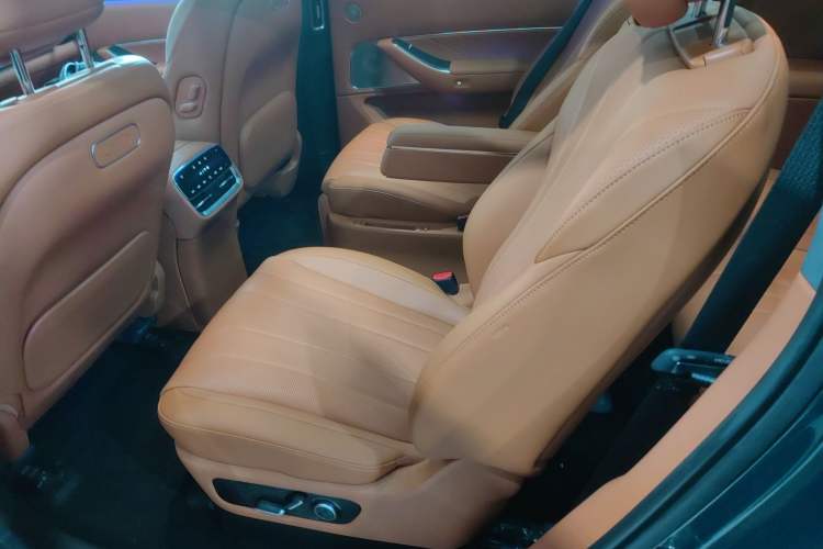 Used Hima AITO M8 2025 Extended-Range Ultra Version 53.4 kWh 6-Seater Edition