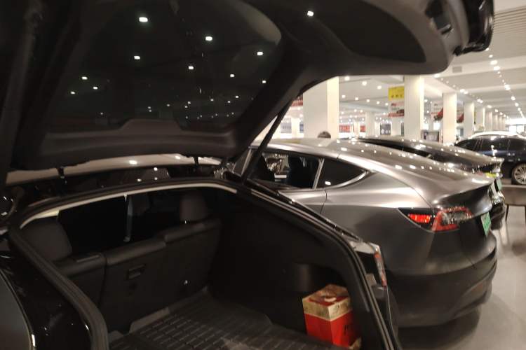 Used Tesla Model Y 2022 Rear-Wheel-Drive Version
