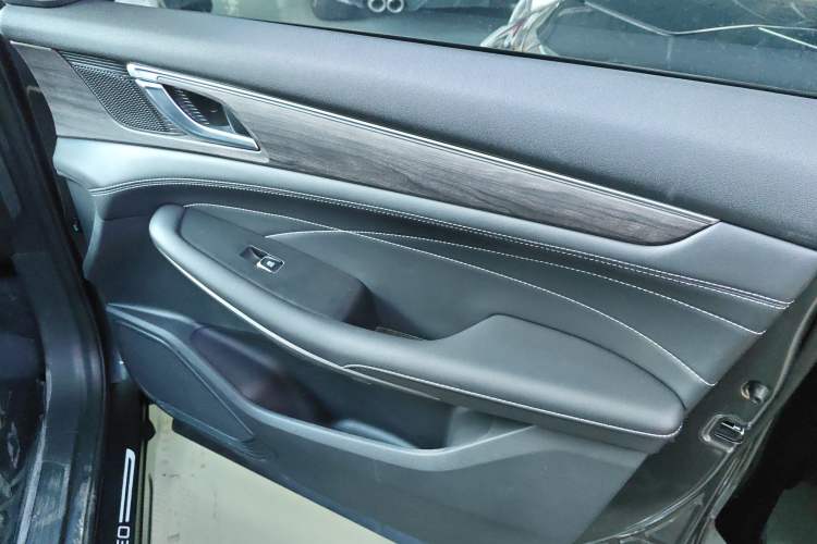 Used  E5 2024 Honor Edition 100KM Deluxe 7-Seater
