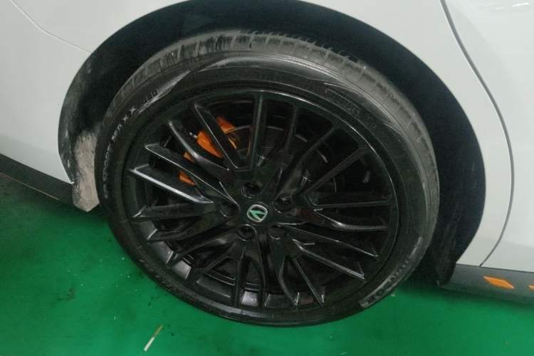 Used Changan UNI-V 2025 Model Third-Generation 2.0T Dynamic Edition